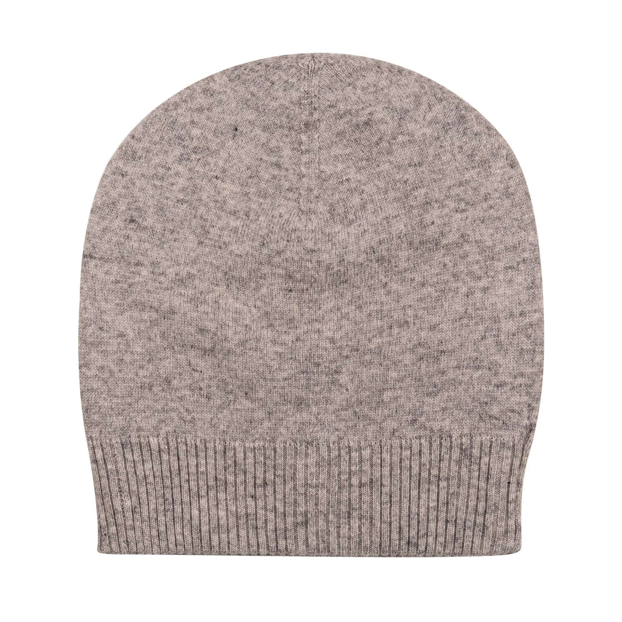 Auf dem Bild ist eine hellgraue Kaschmirmütze im Beanie-Stil zu sehen. Sie hat eine glatte Oberfläche und einen breiten, gerippten Umschlagrand am unteren Ende. Die Mütze hebt sich mit ihrer schlichten, einfarbigen Gestaltung und ihrer weichen, melierten Textur hervor. Sonstige Objekte sind nicht sichtbar, der Hintergrund ist weiß und neutral, sodass der Fokus vollständig auf der Mütze liegt.