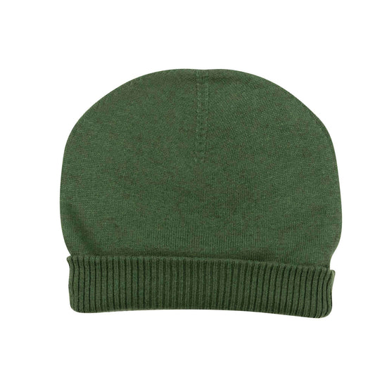 Eine dunkelgrüne Beanie-Mütze aus gestricktem Stoff mit glatter Oberfläche und einem breiten, gerippten Umschlagabschluss.