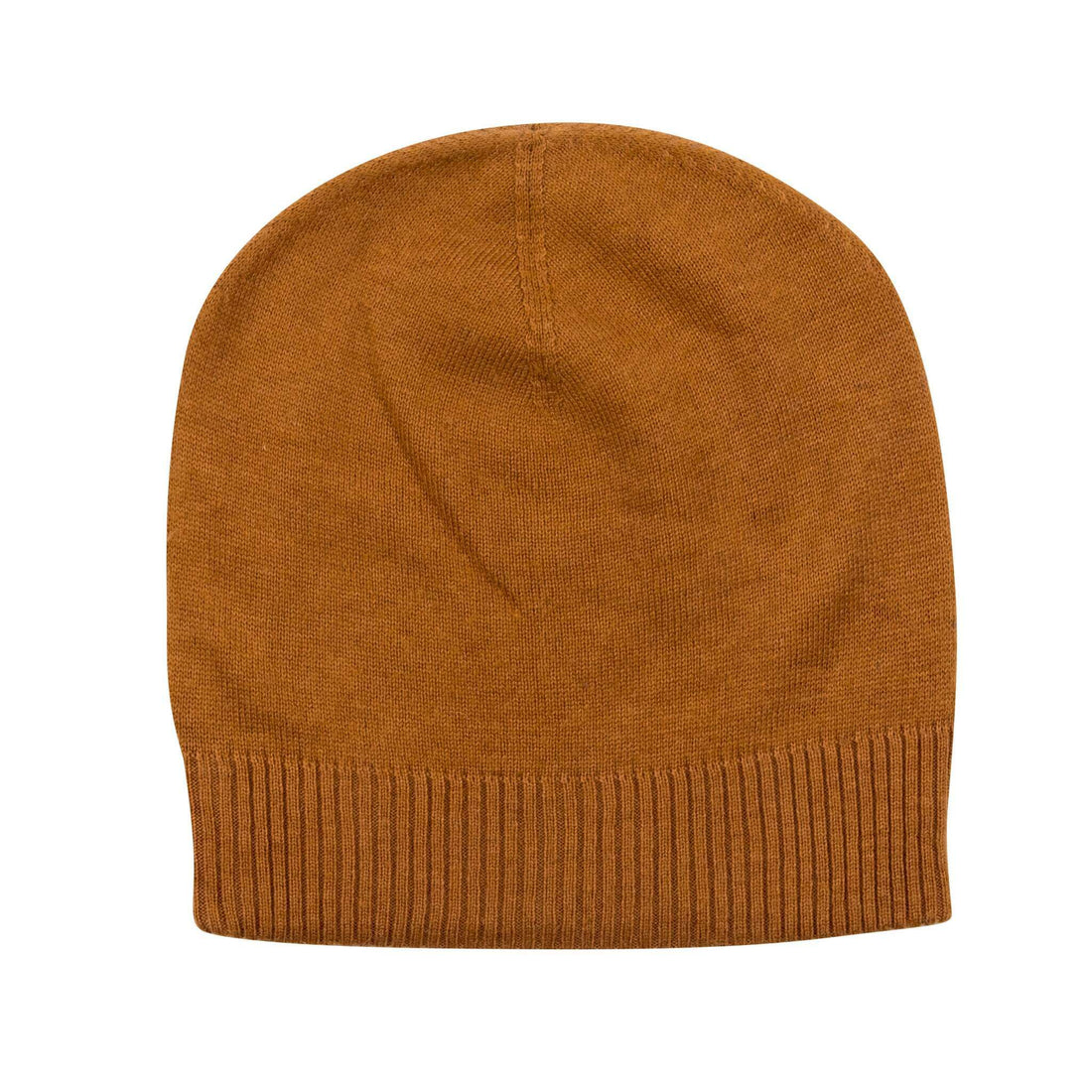 Eine hellbraune Kaschmirmütze im Beanie-Stil, glatt gestrickt mit deutlich sichtbarem, geripptem Umschlag am unteren Rand.