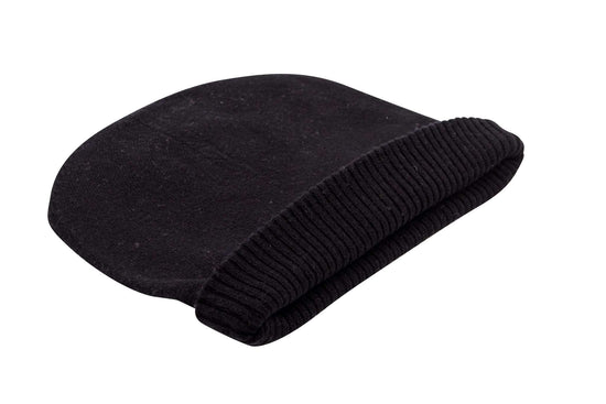 Auf dem Bild ist eine schwarze Mütze zu sehen, vermutlich aus Kaschmir. Sie liegt flach auf einer weißen Oberfläche. Die Mütze hat eine glatte Oberfläche sowie einen breiten, umgeschlagenen Umschlag, der deutlich gerippt ist. Die Rippen verlaufen quer und geben dem Umschlag eine strukturierte Optik. Es sind keine weiteren Gegenstände oder Verzierungen zu erkennen. Die Mütze wirkt weich und hochwertig verarbeitet.